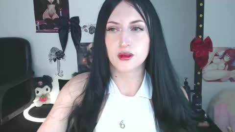 Snapshot of evelyn_sheeran chatting on March 1, 2:13 am Julieta online show from March 1, 2:13 am