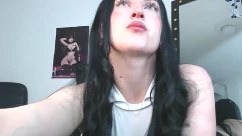 Snapshot of evelyn_sheeran chatting on March 10, 4:50 am Julieta online show from March 10, 4:50 am