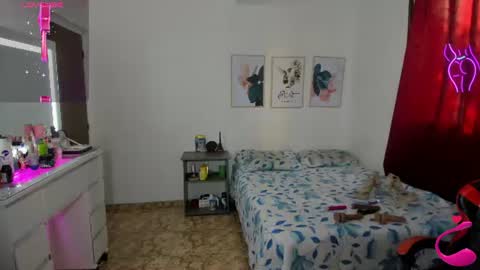 Evelyn online show from June 12, 9:46 pm