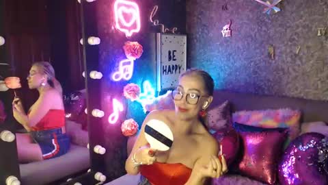 Snapshot of evelynagrey chatting on December 12, 3:10 am EvelynaGrey online show from December 12, 3:10 am
