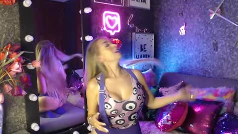 Snapshot of evelynagrey chatting on December 13, 6:21 am EvelynaGrey online show from December 13, 6:21 am