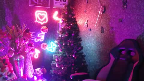 Snapshot of evelynagrey chatting on December 19, 4:34 am EvelynaGrey online show from December 19, 4:34 am