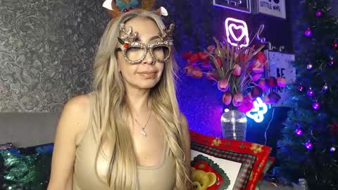 Snapshot of evelynagrey chatting on December 23, 11:36 am EvelynaGrey online show from December 23, 11:36 am