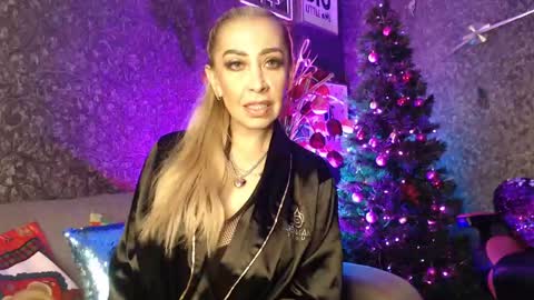 Snapshot of evelynagrey chatting on December 29, 1:13 am EvelynaGrey online show from December 29, 1:13 am