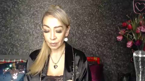 Snapshot of evelynagrey chatting on January 4, 4:23 am EvelynaGrey online show from January 4, 4:23 am