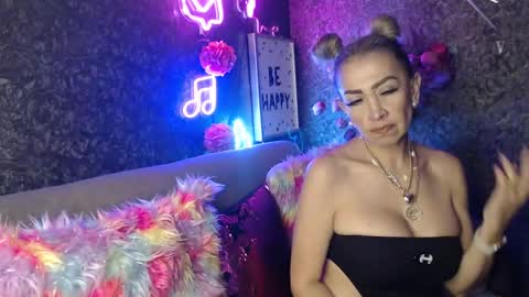 Snapshot of evelynagrey chatting on January 18, 9:24 am EvelynaGrey online show from January 18, 9:24 am
