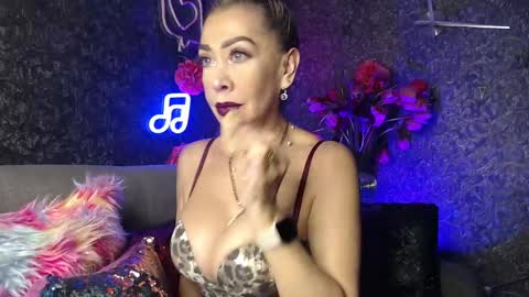 Snapshot of evelynagrey chatting on January 22, 5:16 am EvelynaGrey online show from January 22, 5:16 am