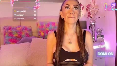 Snapshot of evelynagrey chatting on March 4, 9:04 am EvelynaGrey online show from March 4, 9:04 am
