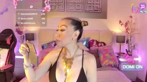 Snapshot of evelynagrey chatting on March 10, 9:03 am EvelynaGrey online show from March 10, 9:03 am