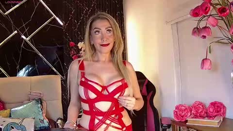 Snapshot of evelynagrey chatting on May 3, 5:46 am EvelynaGrey online show from May 3, 5:46 am