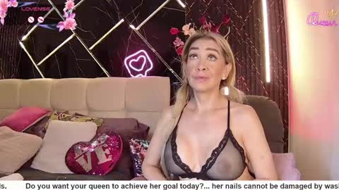 Snapshot of evelynagrey chatting on May 15, 11:23 pm EvelynaGrey online show from May 15, 11:23 pm
