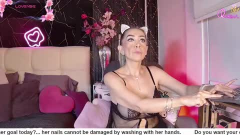 Snapshot of evelynagrey chatting on May 18, 4:18 am EvelynaGrey online show from May 18, 4:18 am