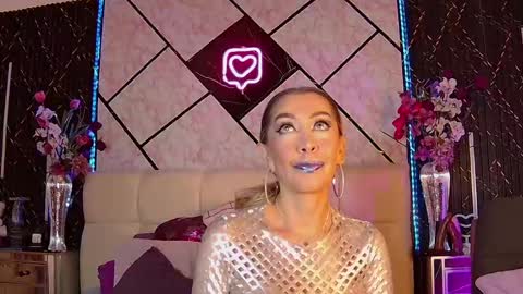 Snapshot of evelynagrey chatting on May 29, 9:29 am EvelynaGrey online show from May 29, 9:29 am