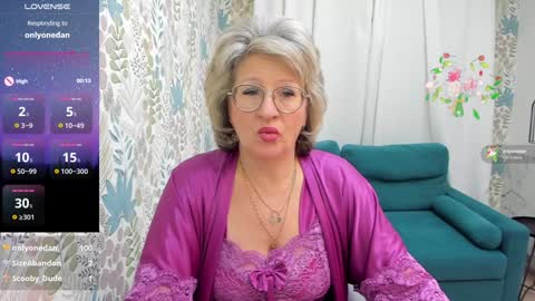 Evelyn online show from December 18, 8:20 am