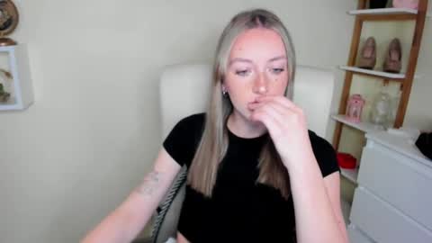 Snapshot of evelynblond chatting on November 28, 1:47 pm evelynblond online show from November 28, 1:47 pm