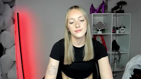 Snapshot of evelynblond chatting on February 16, 6:48 pm evelynblond online show from February 16, 6:48 pm