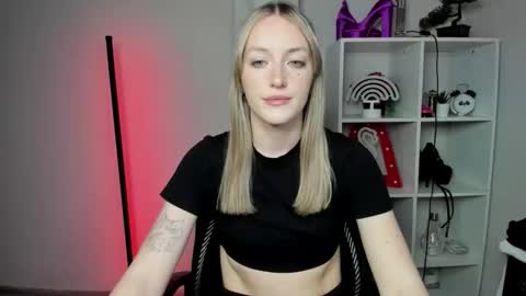 Snapshot of evelynblond chatting on March 2, 7:15 am evelynblond online show from March 2, 7:15 am