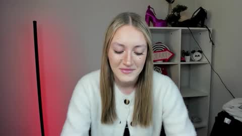 Snapshot of evelynblond chatting on March 20, 1:38 pm evelynblond online show from March 20, 1:38 pm