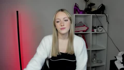 Snapshot of evelynblond chatting on March 23, 1:26 pm evelynblond online show from March 23, 1:26 pm