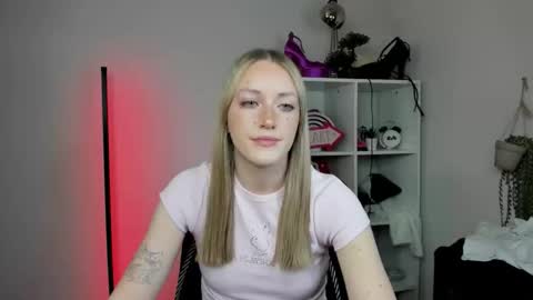Snapshot of evelynblond chatting on March 30, 12:39 pm evelynblond online show from March 30, 12:39 pm