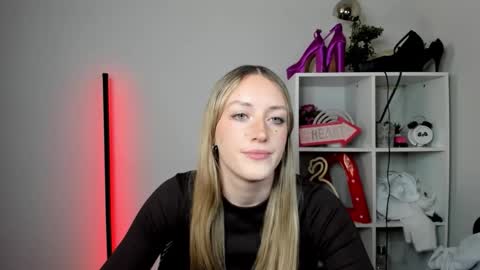 Snapshot of evelynblond chatting on April 24, 1:13 pm evelynblond online show from April 24, 1:13 pm