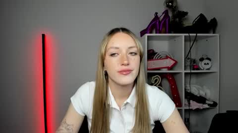 Snapshot of evelynblond chatting on April 30, 12:55 pm evelynblond online show from April 30, 12:55 pm