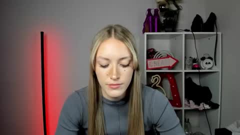 Snapshot of evelynblond chatting on May 11, 2:45 pm evelynblond online show from May 11, 2:45 pm
