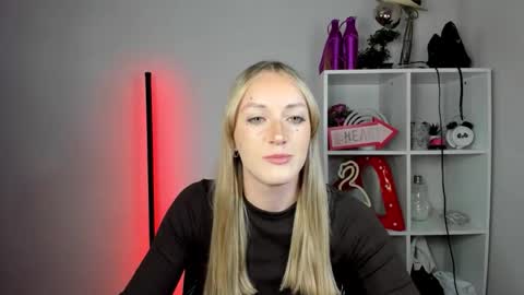 Snapshot of evelynblond chatting on May 27, 12:35 pm evelynblond online show from May 27, 12:35 pm