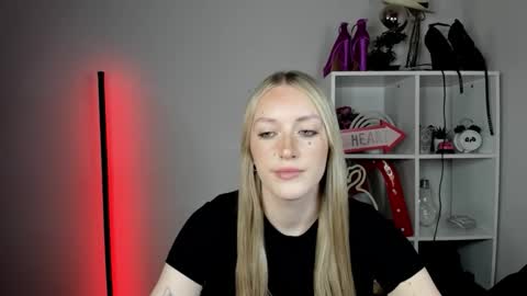 Snapshot of evelynblond chatting on June 10, 12:37 pm evelynblond online show from June 10, 12:37 pm