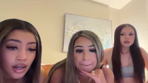 evelyncuevas online show from February 11, 7:57 am