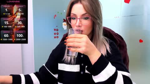 evelyne_rose online show from December 19, 6:12 am