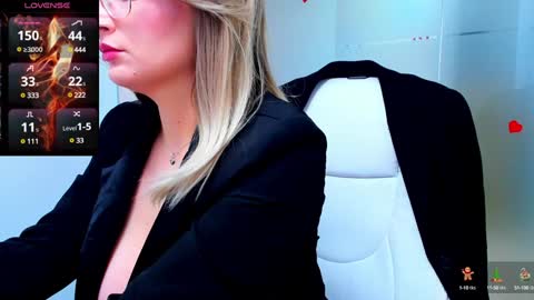 evelyne_rose online show from January 3, 9:15 am
