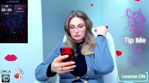 evelyne_rose online show from February 6, 6:18 am