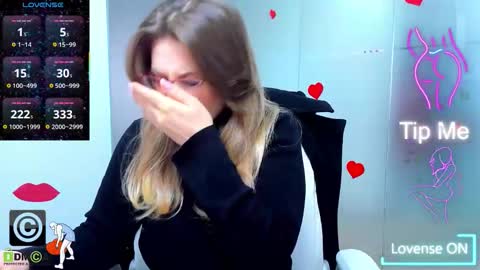 evelyne_rose online show from March 19, 6:17 am