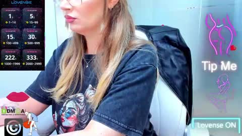 evelyne_rose online show from June 3, 5:21 am