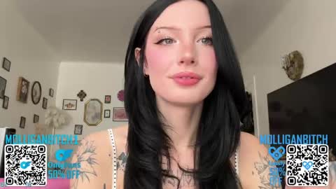 Evelyn online show from April 13, 8:58 pm