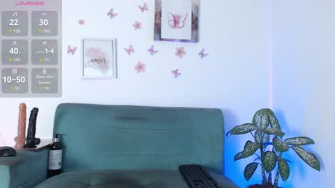 Evelyn martinez  online show from June 24, 7:46 pm
