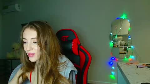 evelynn_mooree online show from December 9, 12:01 am