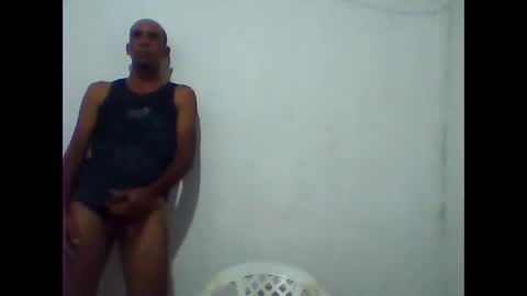 Snapshot of everaldosantos chatting on March 1, 9:39 pm everaldosantos online show from March 1, 9:39 pm