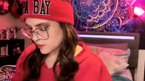 Snapshot of everleighlux chatting on December 6, 8:26 am Aly online show from December 6, 8:26 am