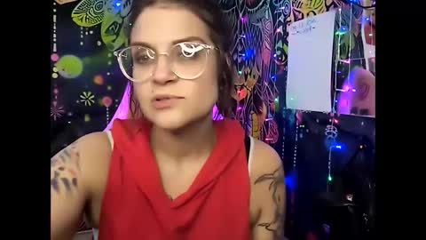 Snapshot of everleighlux chatting on December 8, 9:41 pm Aly online show from December 8, 9:41 pm