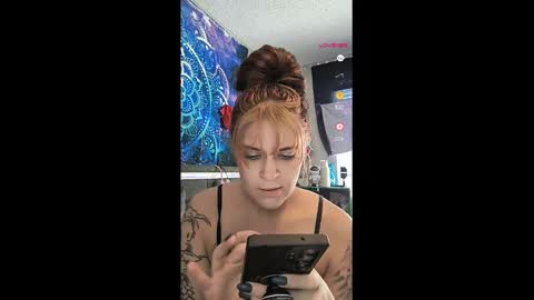 Snapshot of everleighlux chatting on March 6, 8:48 pm Aly online show from March 6, 8:48 pm