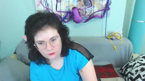 Everly online show from December 6, 9:21 am