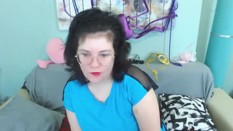 Everly online show from December 7, 5:04 am