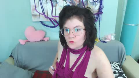 Everly online show from December 8, 1:02 am