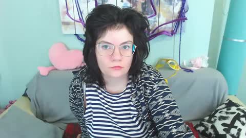 Everly online show from December 14, 1:39 am