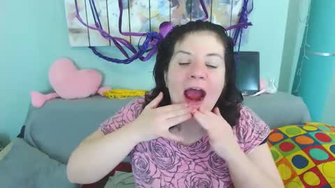 Everly online show from December 20, 5:08 pm