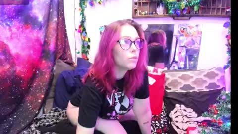 Snapshot of everlyester chatting on December 16, 4:45 am Evie online show from December 16, 4:45 am