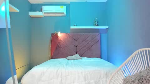 Sophia online show from October 6, 7:44 pm