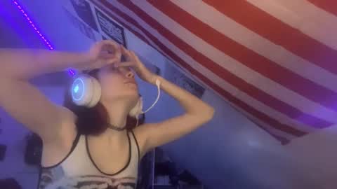 Snapshot of evettezirin chatting on November 21, 11:20 am Sky online show from November 21, 11:20 am